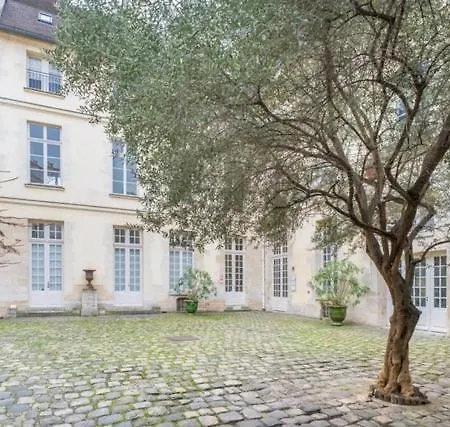 Luxury Le Marais Apartment Paris