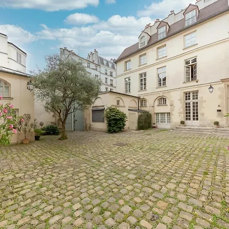 Luxury Le Marais Apartment Paris